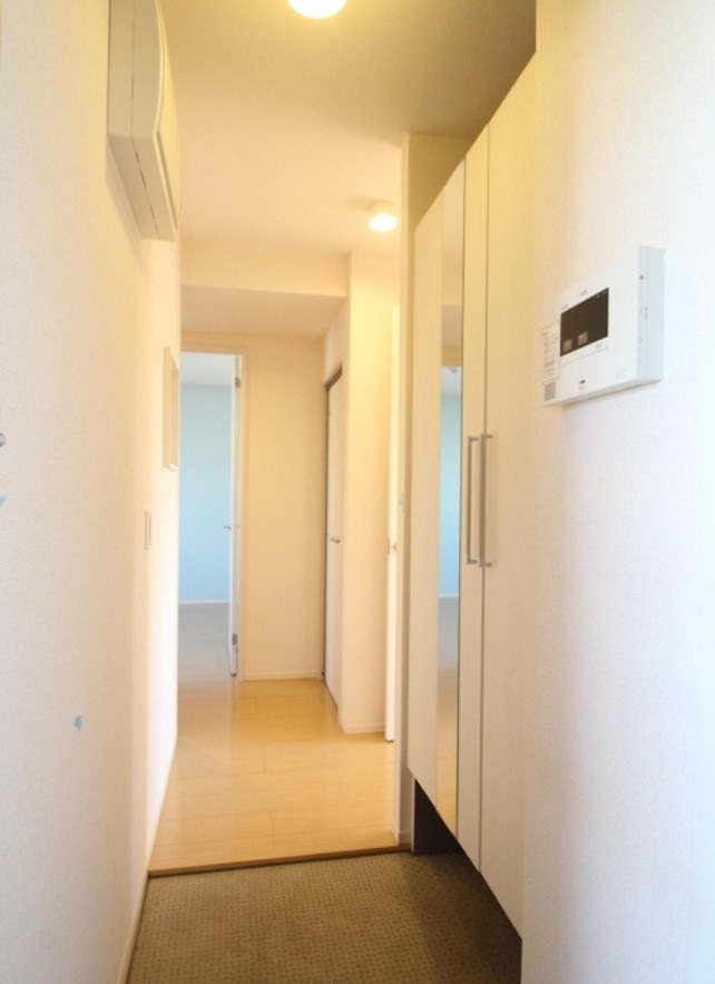 玄関　※別部屋参考写真　反転タイプ