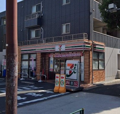 コンビニ　セブンイレブン板橋富士見町店（コンビニ）まで290m