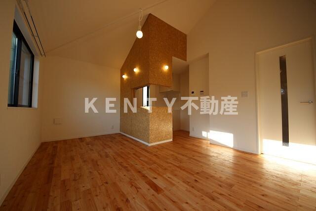 居室・リビング　こちらの居間で趣味の時間をお楽しみください