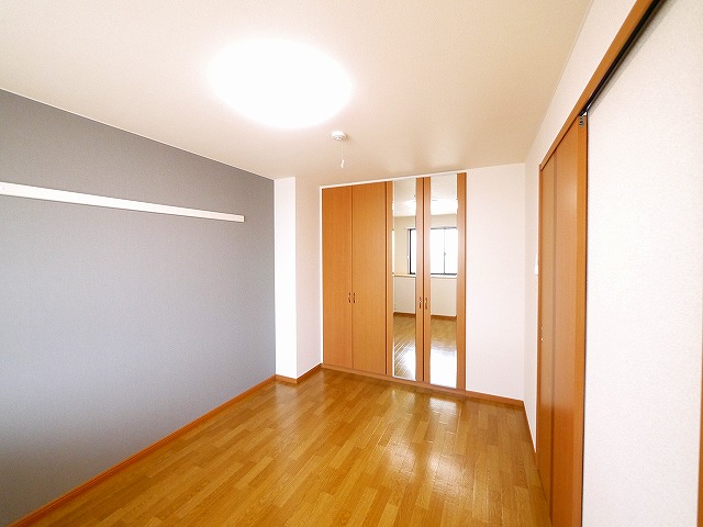 その他部屋・スペース　広くて明るい寝室