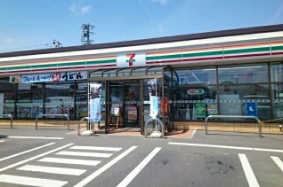 コンビニ　セブンイレブン田向店（コンビニ）まで520m