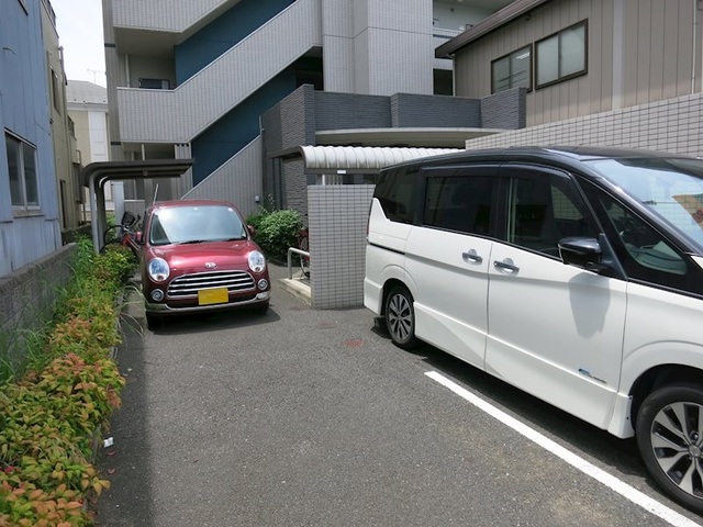駐車場　駐車場