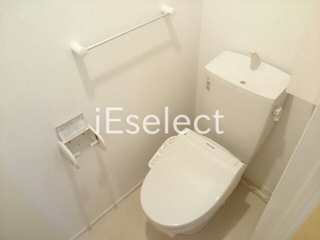 トイレ　温水洗浄便座付きのトイレです