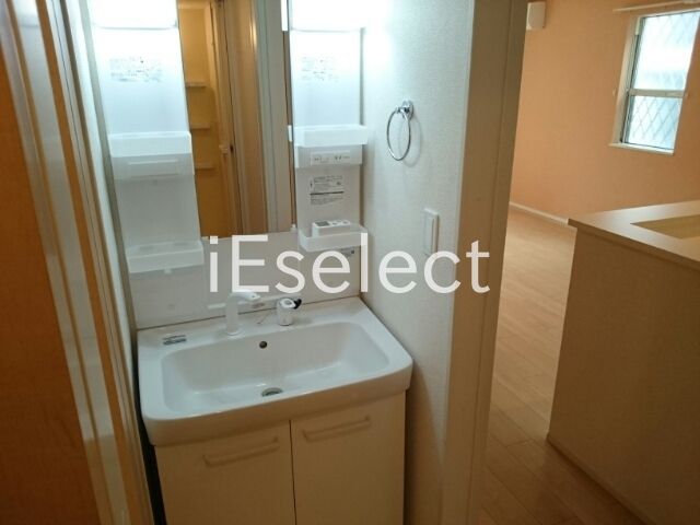 洗面設備　朝の忙しい時間に便利な洗髪化粧台！