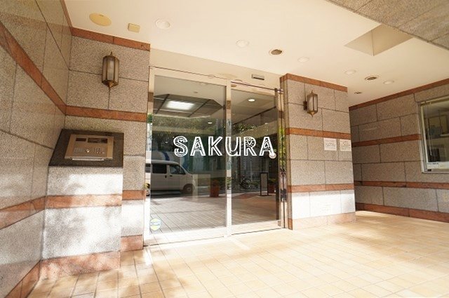 エントランス　お洒落な建物デザイン♪