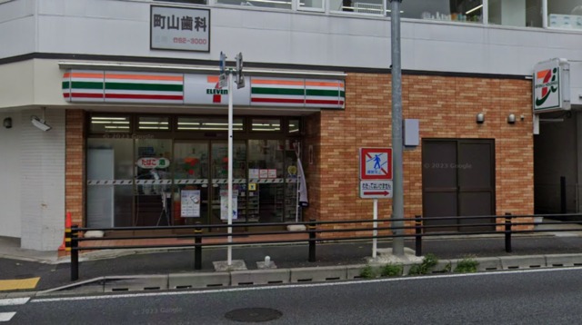 コンビニ　セブンイレブン北松戸駅東口店（コンビニ）まで558m