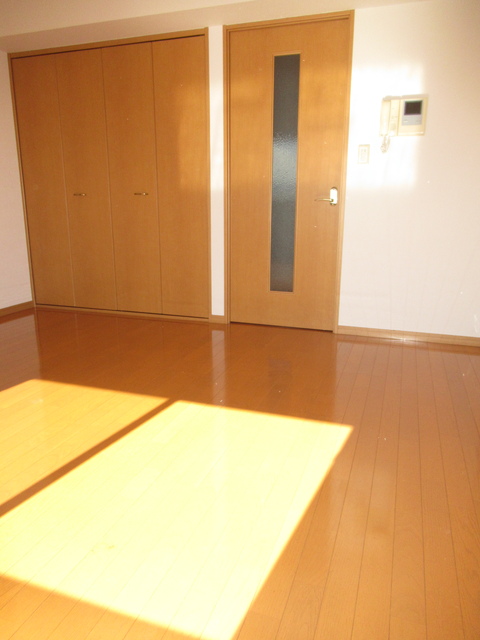 その他部屋・スペース　洋室８．４帖※同タイプ参考写真