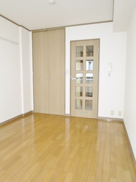 居室・リビング　室内写真は同タイプ別号室です