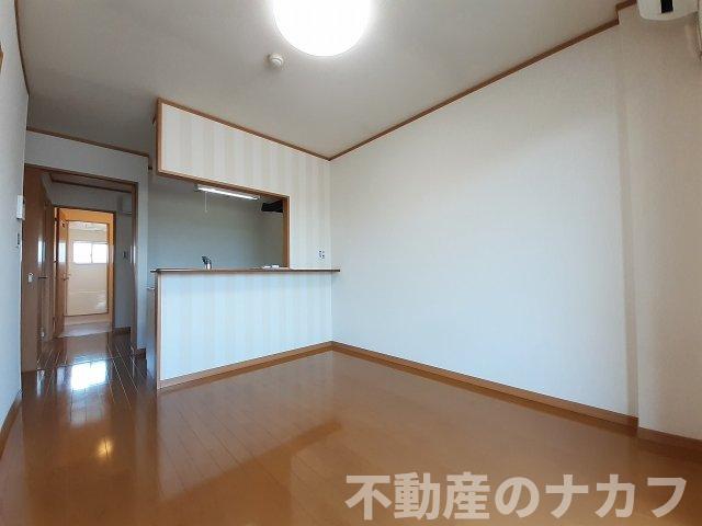 居室・リビング　※同タイプの部屋写真です