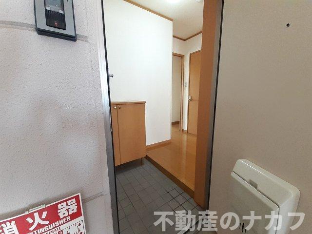 玄関　※同タイプの部屋写真です