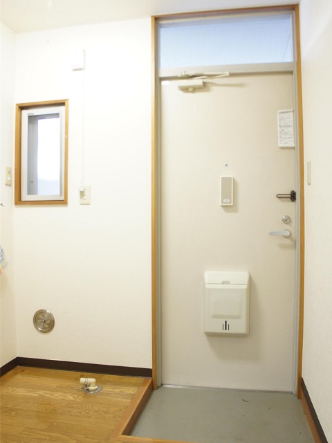 玄関　洗濯機置き場