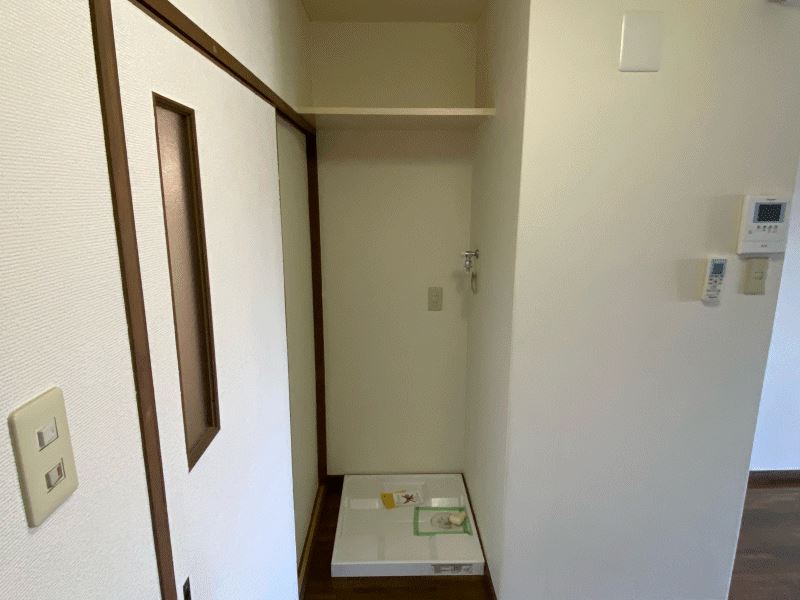 その他設備　何気に便利な吊り棚付き
