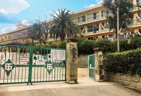 中学校　和泉市立石尾中学校（中学校）まで980m