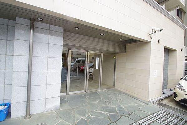 エントランス　防犯カメラ付きです
