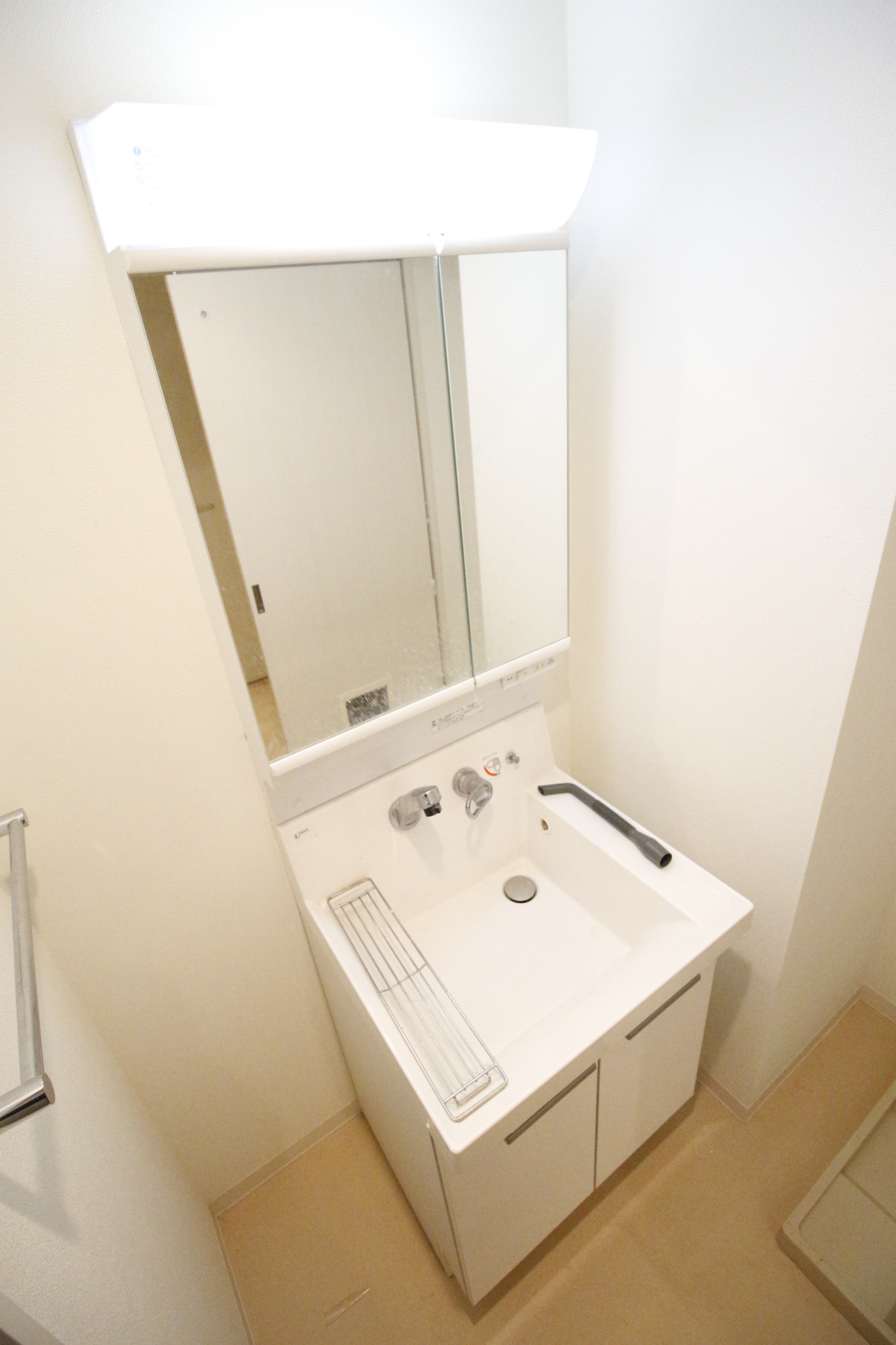 洗面設備　別の部屋の写真です