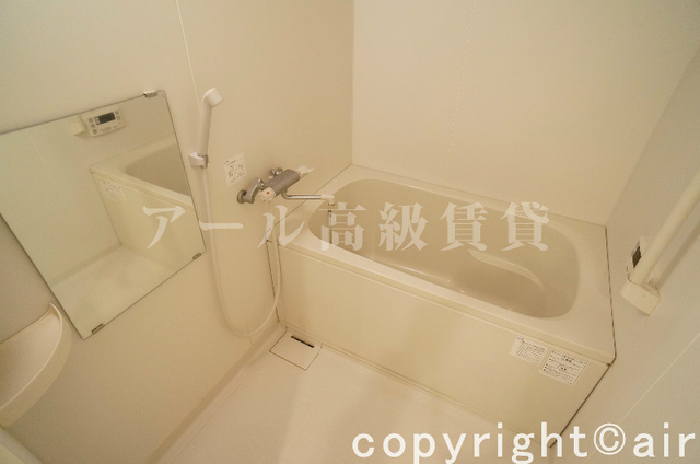 バス・シャワールーム　別住戸の画像です。