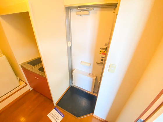 玄関　※別部屋の写真です