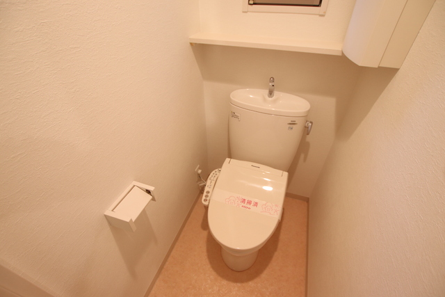 トイレ　◆寒い季節でも快適な洗浄暖房便座のトイレです◆