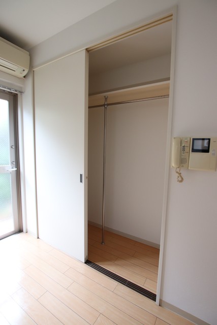 収納　◆コートなどを掛けれるクローゼットタイプの収納です◆