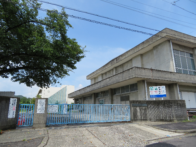 中学校　各務原市立緑陽中学校（中学校）まで1810m