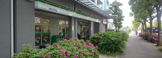 コンビニ　ファミリーマート陸前屋六甲アイランド店（コンビニ）まで111m