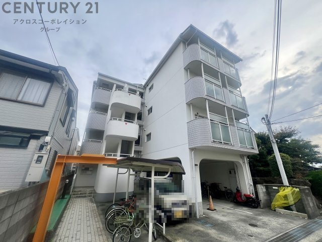 建物外観　敷地内に駐車場があります！