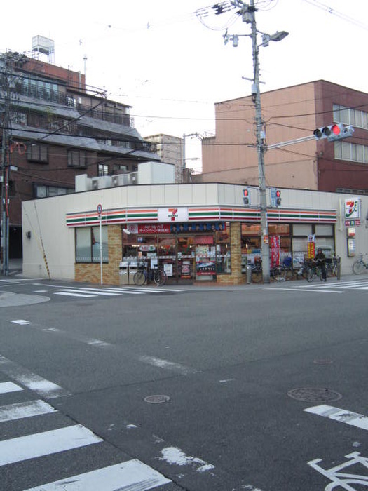 コンビニ　セブンイレブン（コンビニ）まで130m