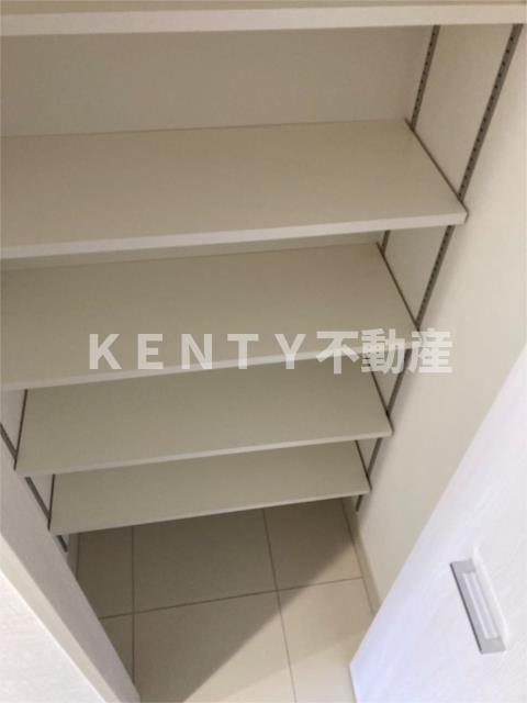 洗面設備　明るい洗面所です