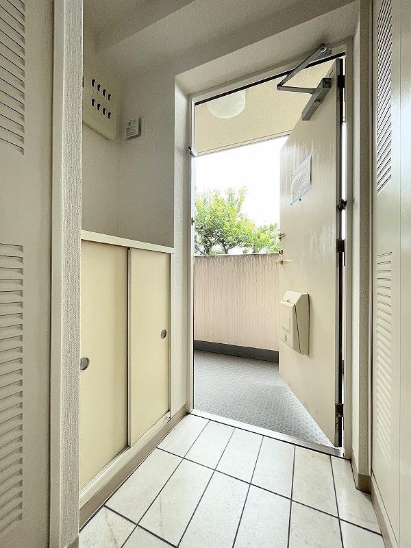 玄関　玄関内側