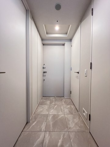 玄関　ＳＩＣと玄関収納付の玄関