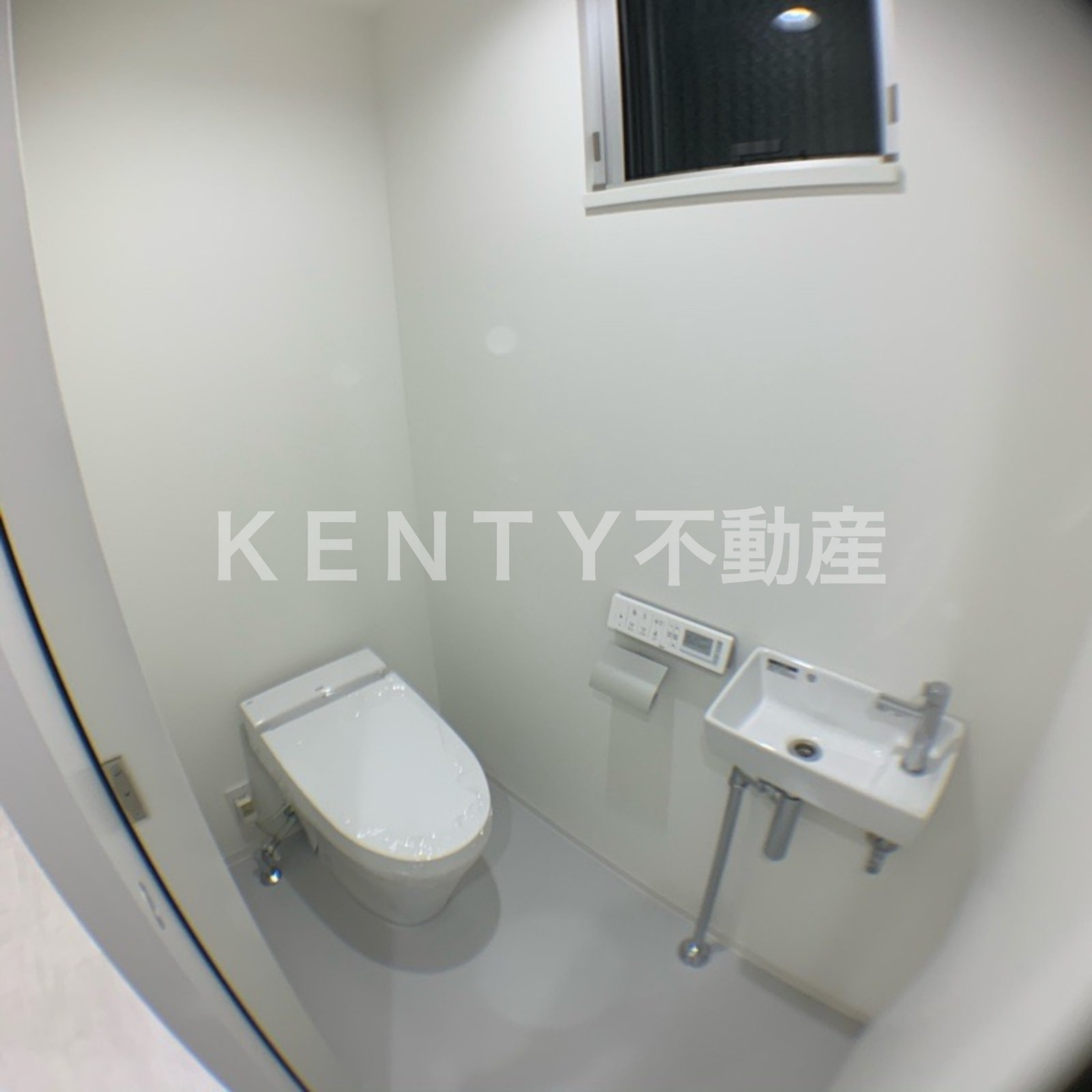 トイレ　落ち着いた色調のトイレです