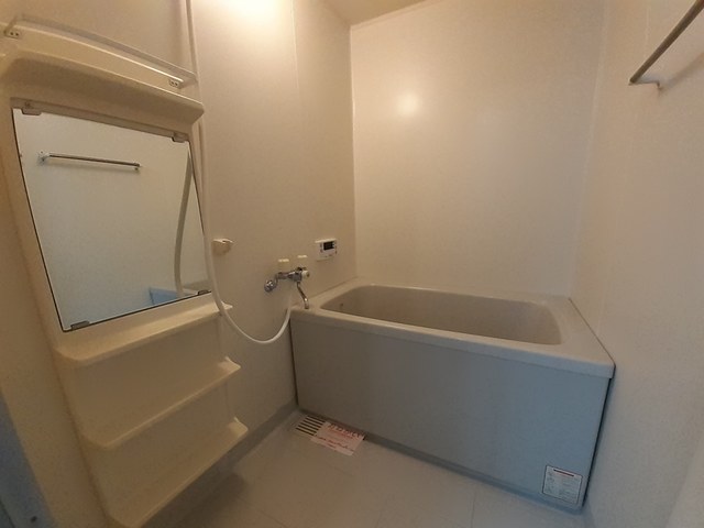 バス・シャワールーム　同物件、別号室の参考写真です。