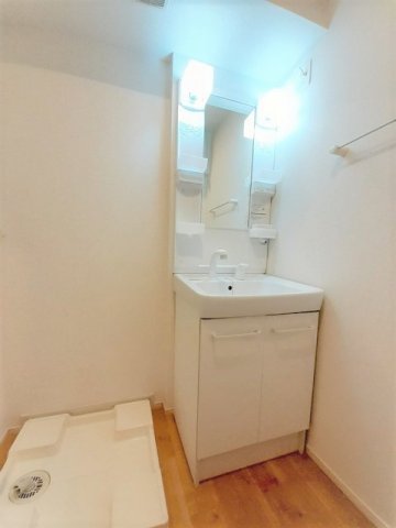 洗面設備　独立洗面台、朝の身支度には欠かせません