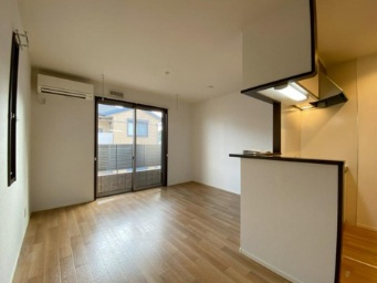 居室・リビング　この写真は同マンションの他のお部屋のものです。