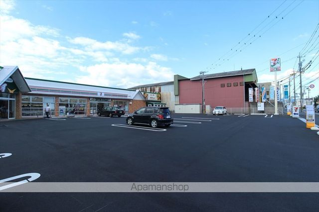 コンビニ　セブンイレブン（コンビニ）まで535m