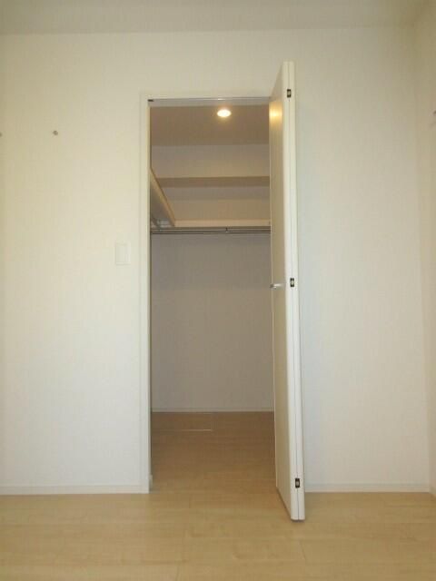 収納　写真は別の部屋のものです。