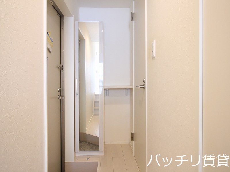 玄関　同間取の為、現状を優先いたします。