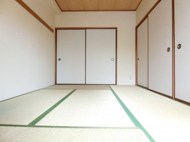 居室・リビング　同マンション別部屋写真