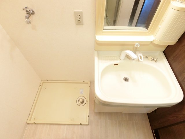 洗面設備　同マンション別部屋写真