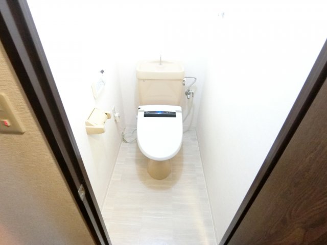 トイレ　同マンション別部屋写真