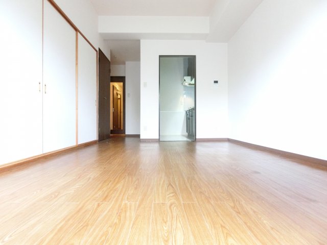 居室・リビング　同マンション別部屋写真