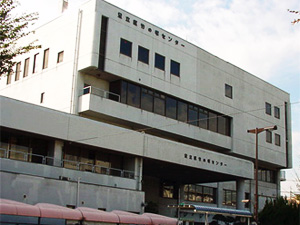 図書館　足立区立竹の塚図書館（図書館）まで568m