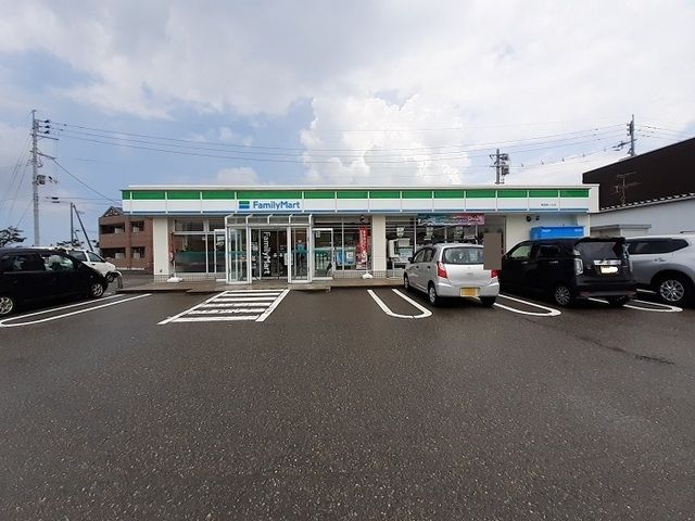 コンビニ　ファミリーマート　横越茜ヶ丘店（コンビニ）まで400m