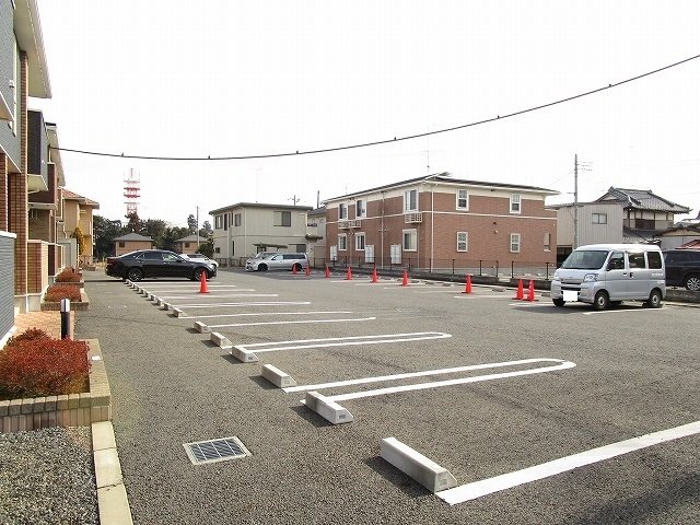 駐車場　駐車場があるので、車を買う予定の方も安心です