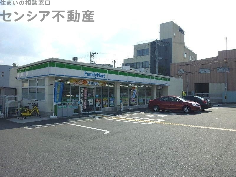 コンビニ　ファミリーマート放出東店（コンビニ）まで212m