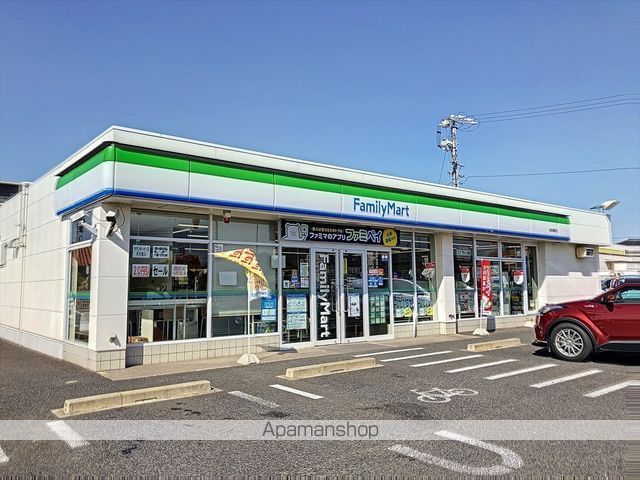 コンビニ　ファミリーマート（コンビニ）まで966m