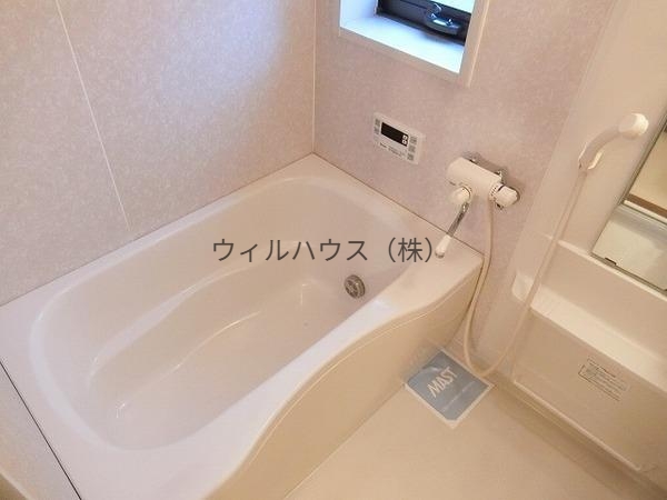 バス・シャワールーム　浴室乾燥機、追い焚き機能付きバス！