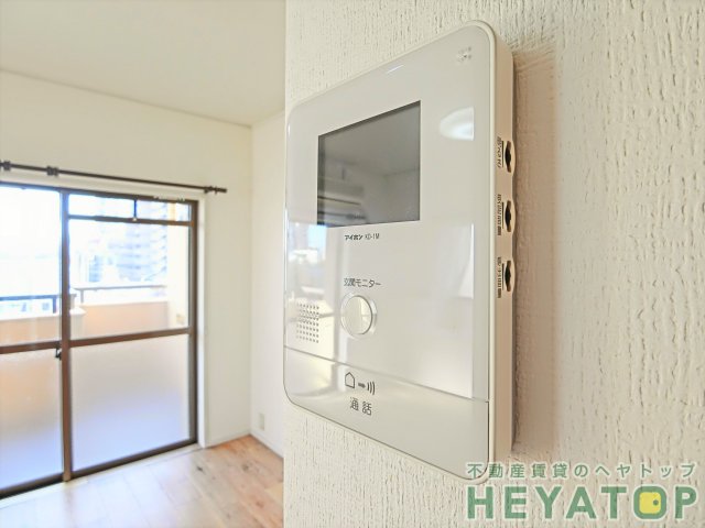 セキュリティ　不意の訪問もモニター付きドアホンで安心確認