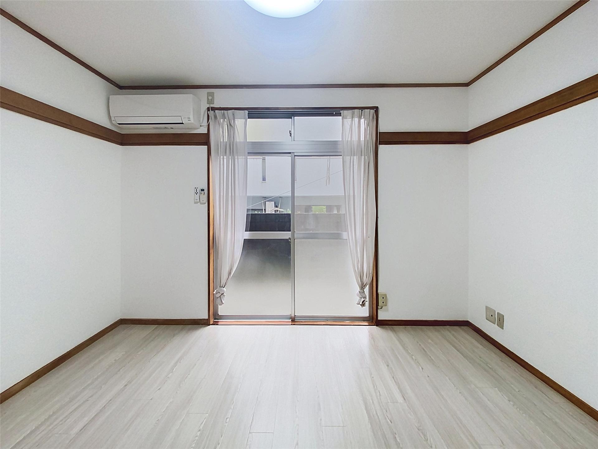 居室・リビング　同物件別のお部屋の写真（反転タイプ）のため、実際とは異なる場