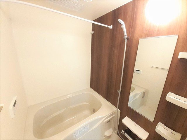 バス・シャワールーム　コンパクトで使いやすいお風呂です